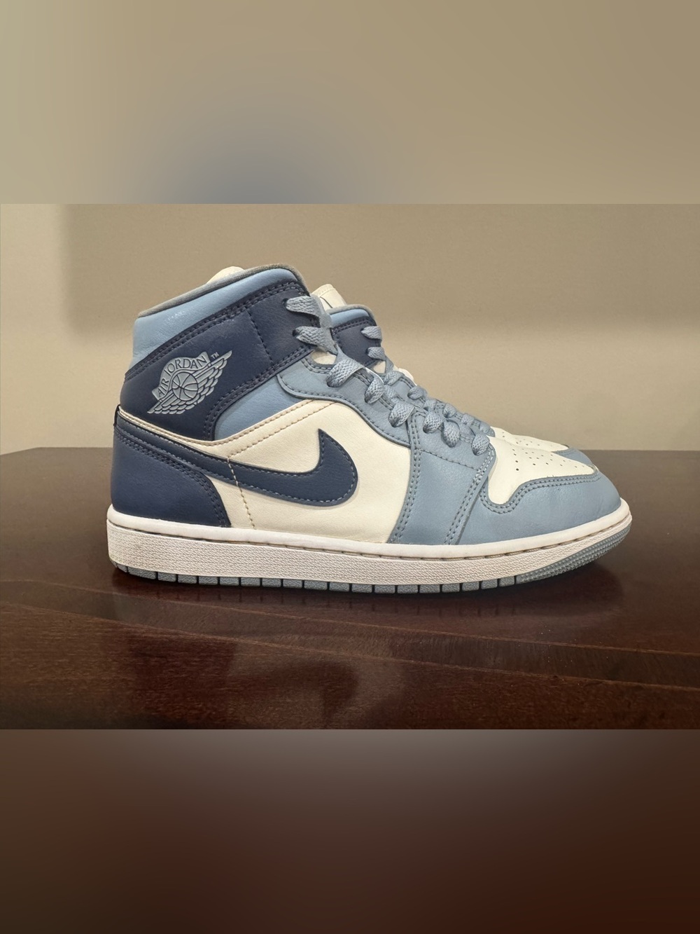 Air Jordan 1 Mid Diffused Blue/Sail Colorway Style Code BQ6742-140 Size Wmn’s 9